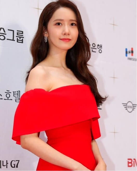 Busan International Film Festival BIFF 2019 - imyoona red pleasant dress