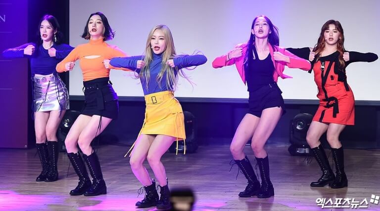 New K-Pop Girl Group Hinapia making dance