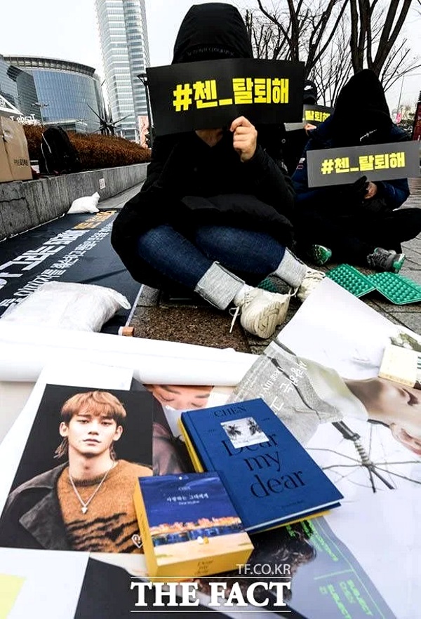 EXO-L's Chen protest