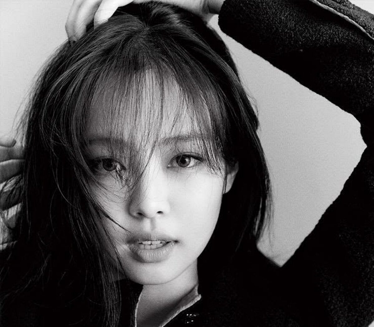 Jennie’s new ELLE poses are so charismatic once again | KoreBu.com (en)